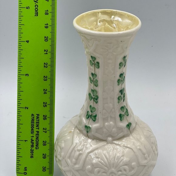 Irish Belleek Third Black Mark Shamrock pattern Onion shaped flower spill vase - Picture 2 of 4
